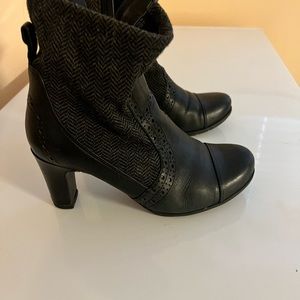 Black Comfortable booties, small heel